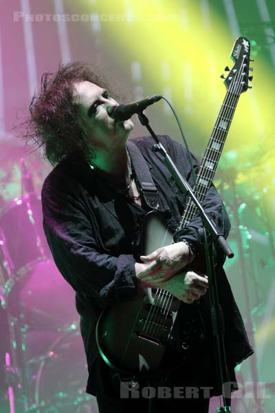 THE CURE - 2019-08-23 - SAINT CLOUD - Domaine National - Grande Scene - Robert James Smith